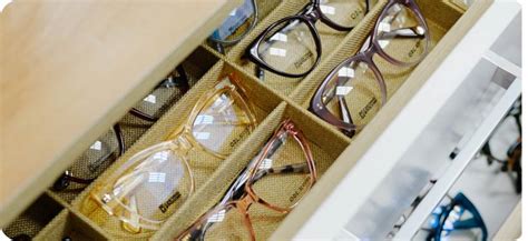 Выберите подходящие очки и добавьте их в корзину.