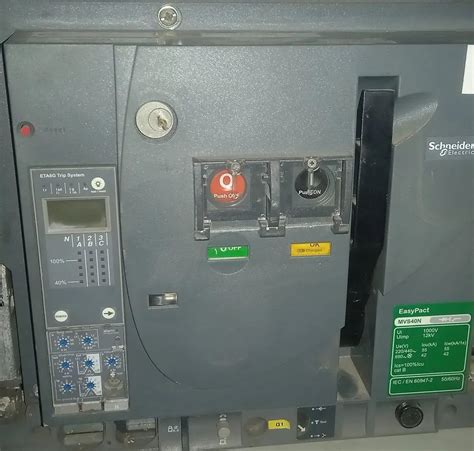 Noof Poles Four Pole Schneider Air Circuit Breaker Acb Used 800 To 2500 Mvs And N At Rs 50000