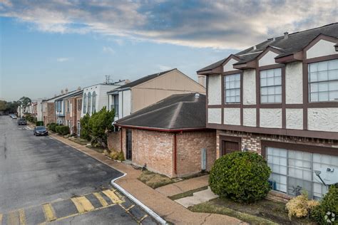 meadow walk townhomes  creekbend dr houston tx