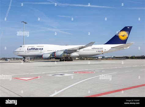 Lufthansa Boeing 747 Hi Res Stock Photography And Images Alamy