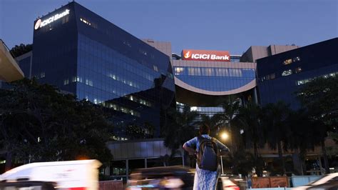 icici bank commands  premium  hdfc bank banking finance
