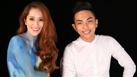 Khánh Thi bán nude Phan Hiển ngồi bên tình tứ vuốt tóc