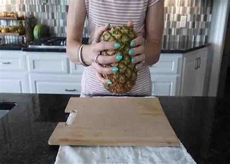 No Knife Pineapple Fruit Pull Apart Hack