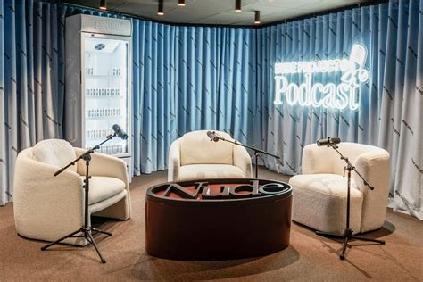 Barcelona Oficina Nude Project