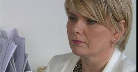 Sex dómsmál höfðuð gegn iðnaðarráðherra RÚV is