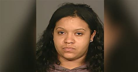 El FBI arresta a una latina por una red de explotación sexual de migrantes a las que captaba con