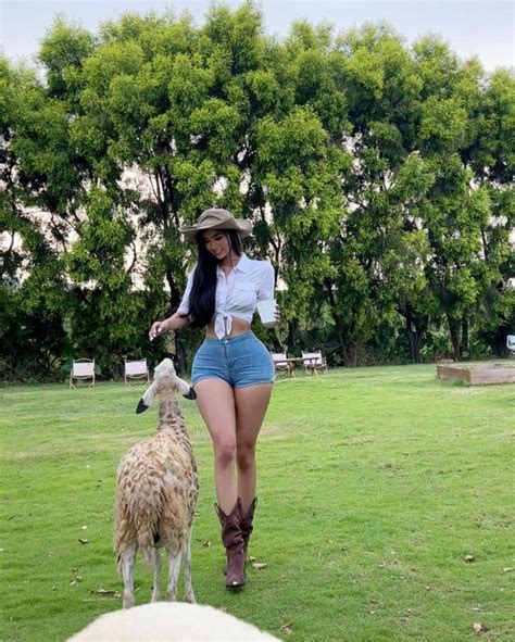 Hot girl phòng gym Trung Quốc khoe vóc dáng chuẩn đồng hồ cát Người đẹp Việt Giải Trí