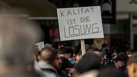 Protest Protiv Islamofobije U Hamburgu Okvir