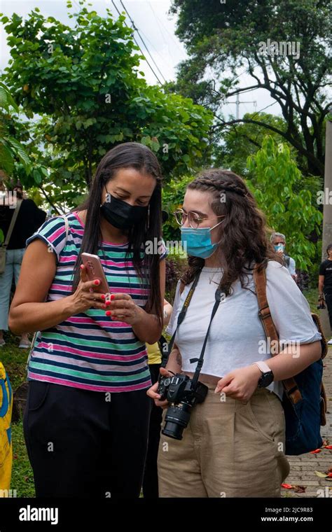 Medellin Antioquia Colombia February A Brunette Woman Shows A Photo On Her Phone To