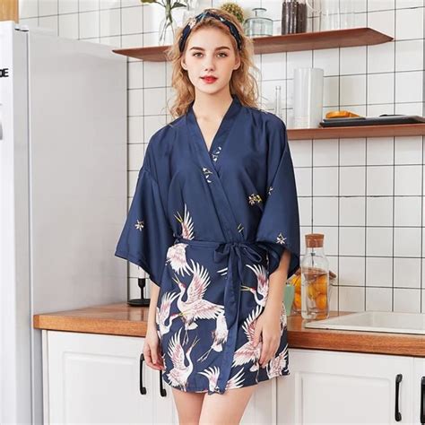 Femmes Simulation Soie Dames Pyjamas Lingerie Robe Peignoir Mariée Robe De Chambre ZUIHAO39520