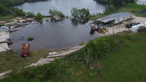 Daisetta sinkhole shows more movement overnight (aerial images ...