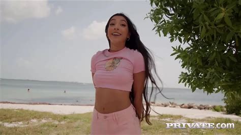 Latina Sexy Debuta En Una Escena Gonzo