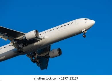 Airplane Landing Airport Stock Photo 1197423187 | Shutterstock