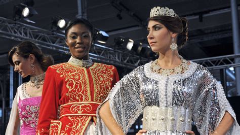 Anúncio nos EUA procura namorada latina para milionário americano 08 12 2012 UOL Notícias