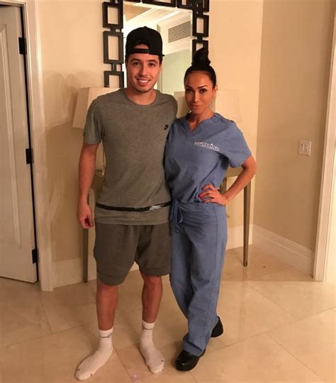 Nữ bác sĩ quyến rũ khiến sao Man City dính scandal sex là ai