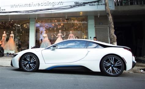 Ngắm cô vợ trẻ xinh đẹp như hot girl được chồng tặng siêu xe ở Đà Nẵng Baoxehoi