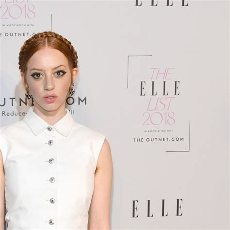 Lily Newmark de Sex Education é confirmada no elenco de Cursed série da Netflix inspirada em