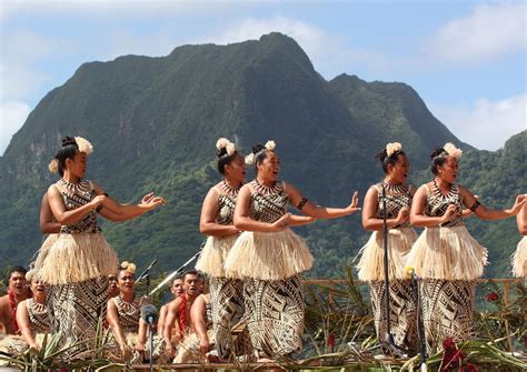 Dancers From Samoa Samoan Dance Polynesian Dance Polynesian Culture