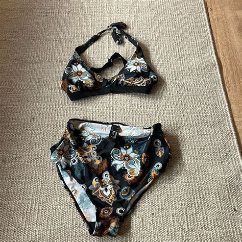 Se produkter som liknar Svart blommig bikini bonprix på Tradera 665717555