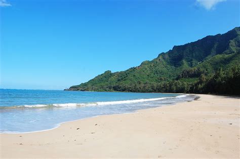 Kahana Bay Beach Park, Oahu | To-Hawaii.com