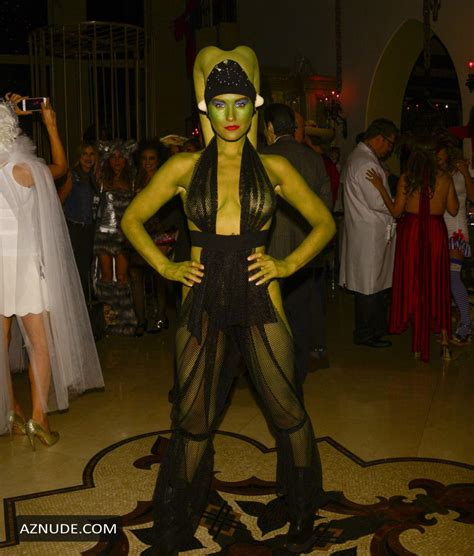 NICKY WHELAN Nude AZNude