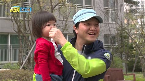 HOT 아빠 어디가 세윤의 귀여운 막내동생 다윤이의 새등장 부끄러운 후 오빠 20140525 YouTube