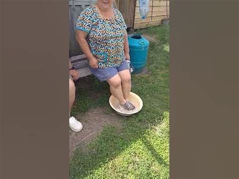 стирка носков и мойка ног 2 в одном - YouTube