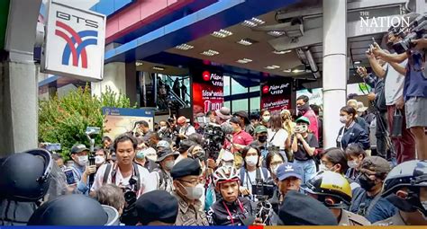 Small groups defy police ban with sporadic protests on Bangkok streets
