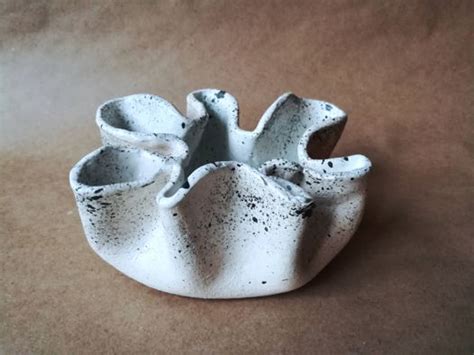 Ассиметричная белая ваза из бетона в магазине «Mod Beton» на Ламбада ...