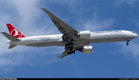 TC LKC Boeing 777 3U8ER Turkish Airlines Onat Eronat JetPhotos