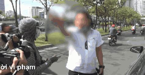 TP HCM Nhiều tài xế tranh cãi gay gắt với CSGT về biển báo cấm