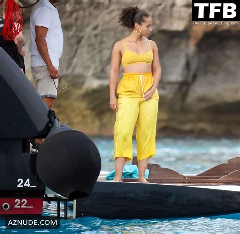 Alicia Keys Sexy Seen Flaunting Her Hot Tits In A Bikini Top At The Beach In Formentera Aznude
