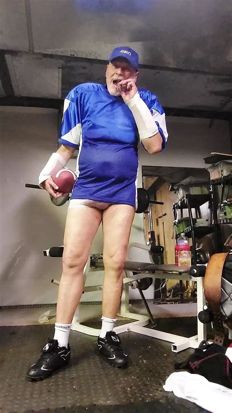 Chub Coach Messaging Gut Gay Amateur Amateur Porn Feat Andy Wyatt Xhamster