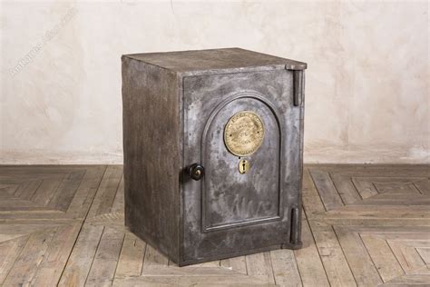 Antiques Atlas Vintage Cast Iron Safe As175a2689 02913