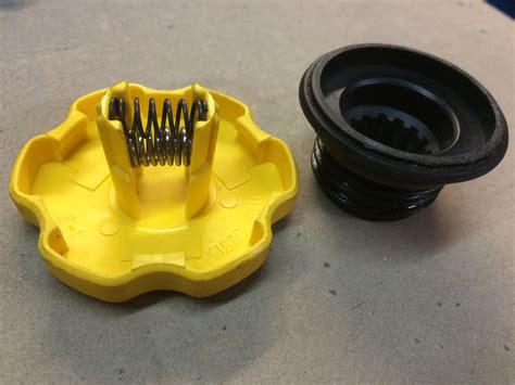 Маслозаливная крышка — FIAT Doblo (1G), 1,4 л, 2011 года | своими ...