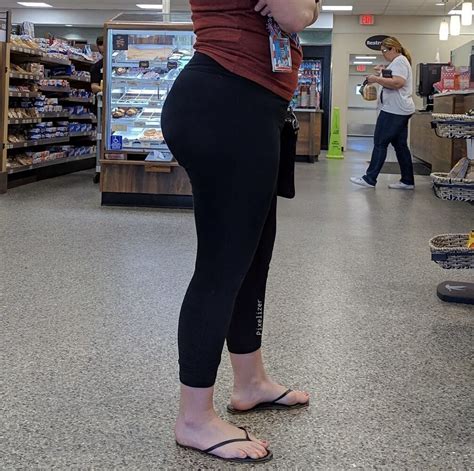 Thick Milf In Black Leggings And Flip Flops Spandex Leggings Yoga Pants Forum