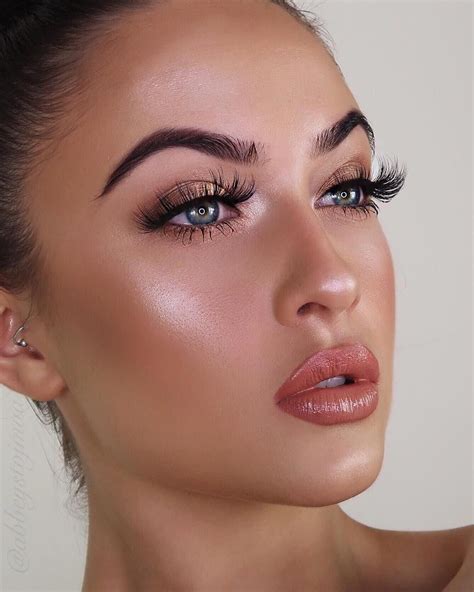 Glossy Eye Makeup