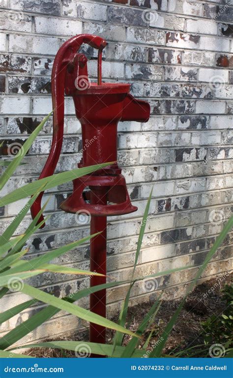 Old Fashioned Water Well Pump Stock Photo - Image: 62074232