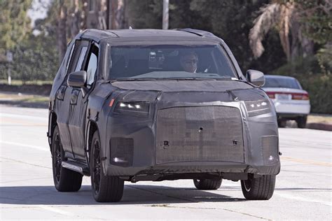 Fotos vom luxuriösen Lexus LX600 - Magazin