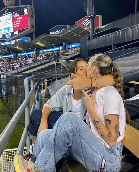 Pin By Megan Smith On Wlw In Girls In Love Cute Lesbian Couples Girlfriend Goals