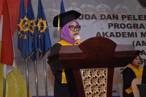 WISUDA DAN PELEPASAN WISUDAWAN WATI PROGRAM DIPLOMA III AKADEMI MARITIM