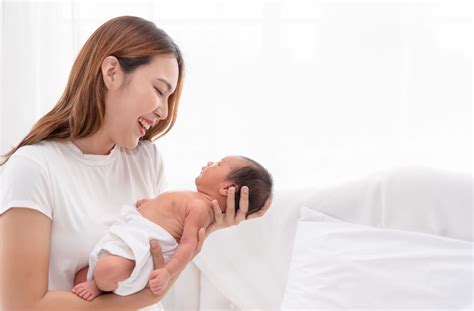 Happy Babe, Happy Mom: Life after Bringing a New Baby Home