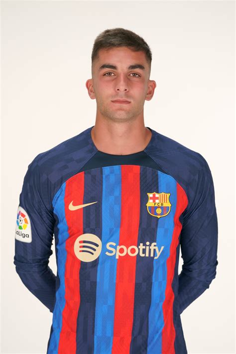 Ferran Torres Date De Naissance Épouse Âge Valeur Nette Filmibeat