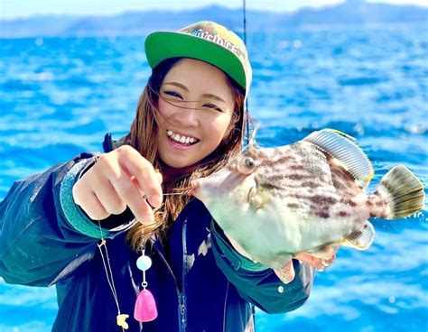 渕上万莉 さんのインスタグラム写真 渕上万莉 Instagram「大好きなカワハギ釣り🎣 今年は本当に長い期間🛥 楽しませてくれる💙