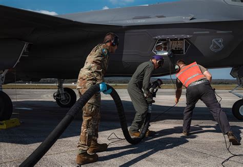 US Marines Airmen Perform Joint F A Hot Pit Refueling Training In Japan