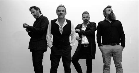 Love Of Lesbian recibe disco de oro por Viaje épico hacia la nada Rock Achorao