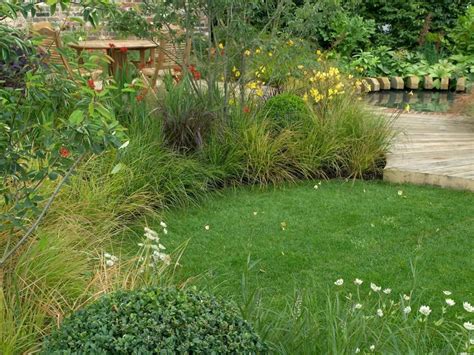 Ways To Make A Small Garden Seem Bigger Small Space Gardening