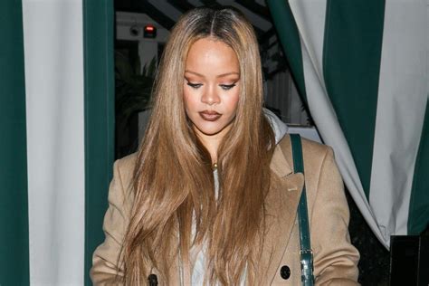 Rihanna Hair Color Blonde Rihanna Fenty Hair Is Revolutionizing
