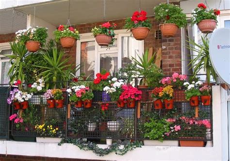 21 Green Ideas For Beautiful Balcony Decorating With Flowers