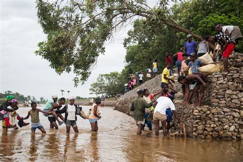 Haitians Crossing The Massacre River Into Dajabon Smithsonian Photo Contest Smithsonian Magazine